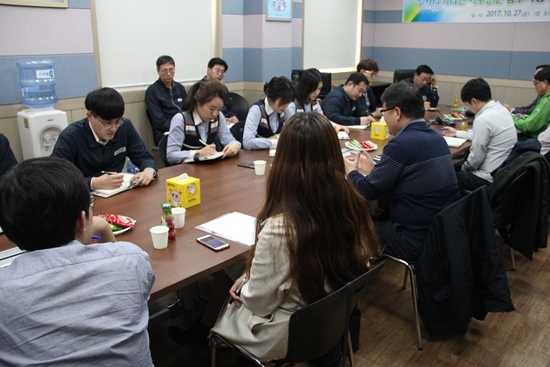 솔직하게 정부에 바라는 애로사항을 전달하는 직원들