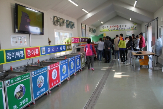 동일1리 재활용도움센터 내부 모습.