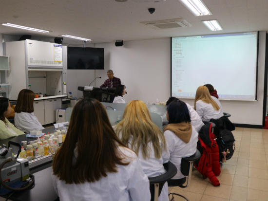 화장품과 학과 실습현장