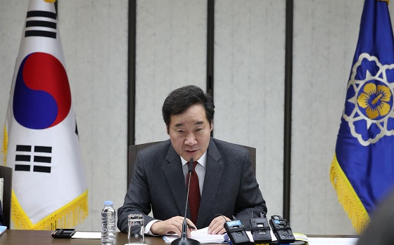  이낙연 국무총리가 2일 오전 정부세종청사에서 열린 국정현안점검조정회의를 주재하고 있다.(사진=저작권자(c) 연합뉴스, 무단 전재-재배포 금지)
