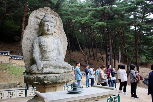 영험한 기운을 풍기던 경주 남산 미륵곡 석조여래좌상