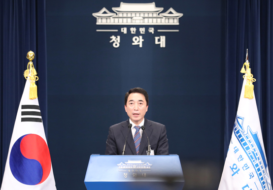 박수현 청와대 대변인이 5일 오후 춘추관 대브리핑실에서 도널드 트럼프 미국 대통령 국빈방한에 관련, 브리핑을 하고 있다. <저작권자(c) 연합뉴스, 무단 전재-재배포 금지>