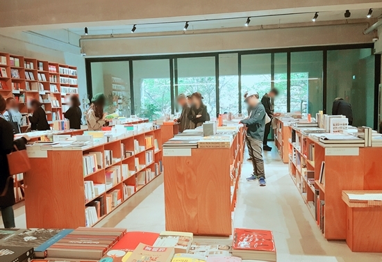 압구정동 도산공원 부근에 위치한 독립서점 