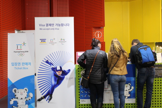 필자 앞에 있던 외국인들.