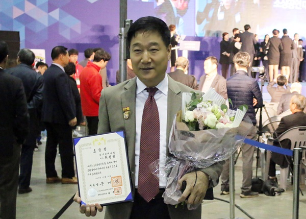 많은 모범 소상공인들이 표창을 수상했다