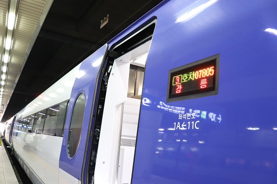 서울역에서 출발한 경강선 KTX