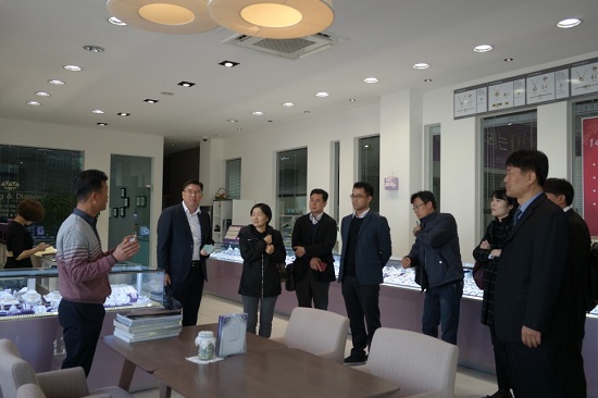 익사보석도매센터를 방문한 일자리 카라반.