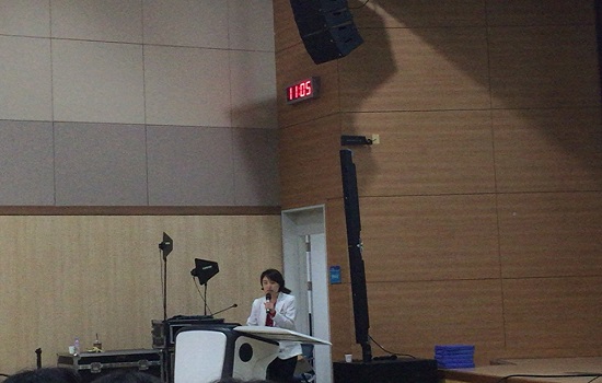 강좌 중인 임선진 전문의의 모습