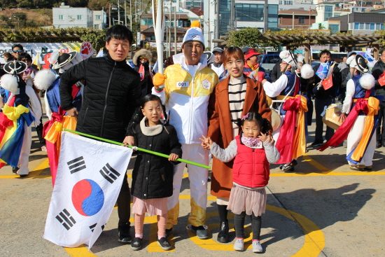여수 성화봉송은 일종의 지역 축제였습니다.