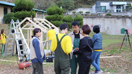경주에서의 목조 온실짓기