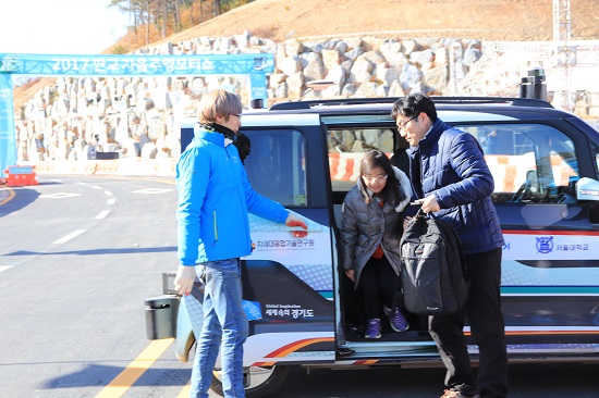 자율주행차 시승체험에 참여한 이용진 씨 
