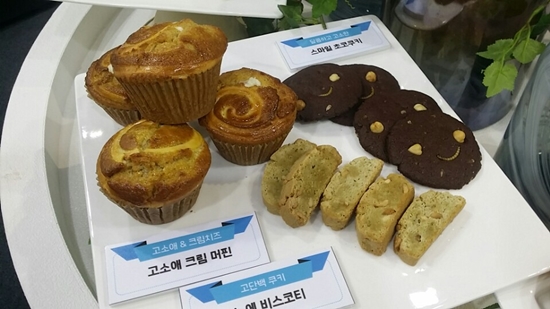 밀웜으로 만든 다양한 곤충음식.