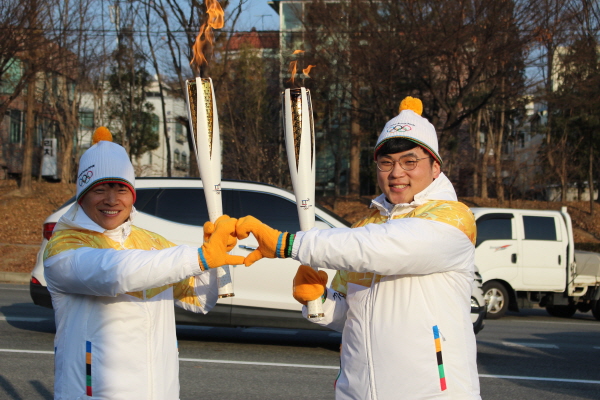 성화봉송 주자들 모습.