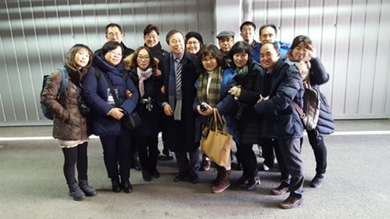 도종환 문체부장관님과 기념촬영 하는 정책기자단.