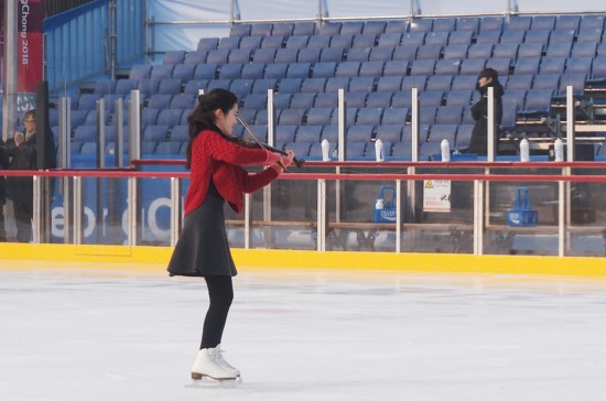 전자바이올린 공연.