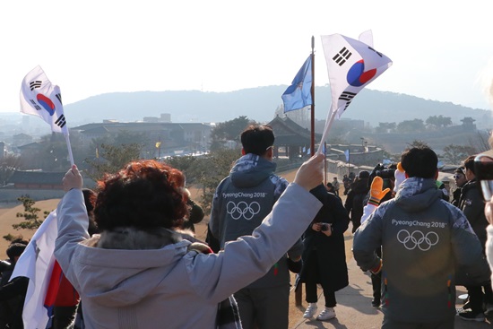 태극기도 평창동계올림픽과 함께 달렸다