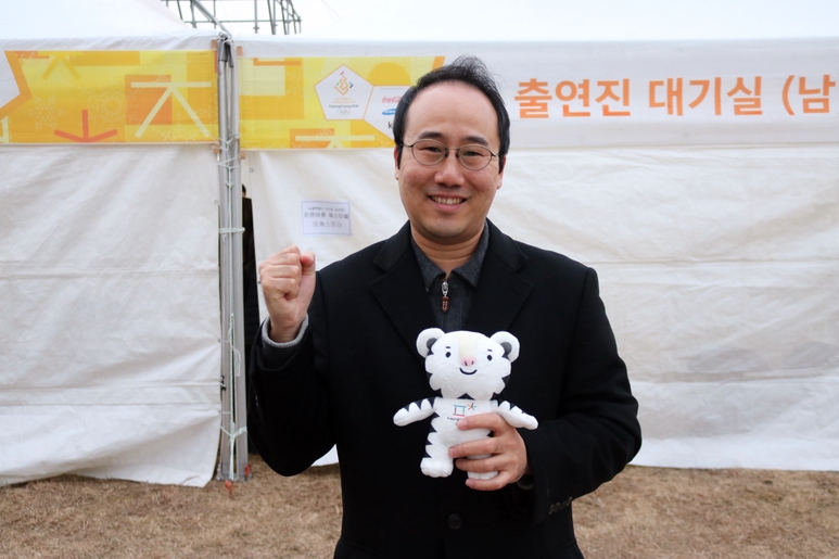 린덴바움 페스티벌 오케스트라 원형준 감독이 평창동계올림픽을 응원메시지를 전하고 있다
