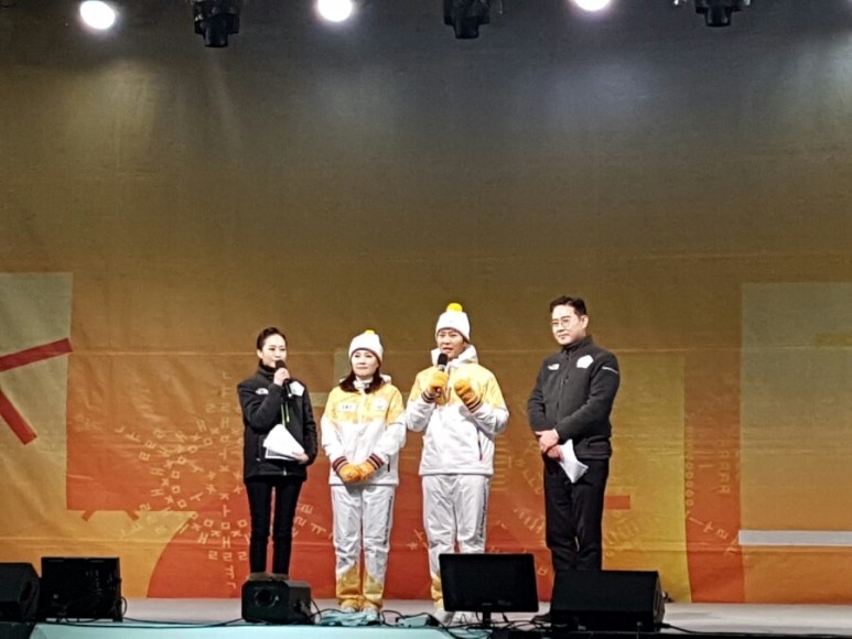배우 최수종씨가 성화봉송의 감격적인 소감을 전하고 있다