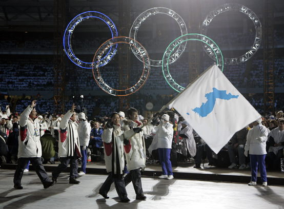 2006년 토리노 동계올림픽 개막식 남북한 동시 입장 장면.<저작권자(c) 연합뉴스, 무단 전재-재배포 금지>