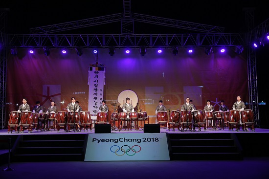 2018 평창 올림픽 성화봉송 68일차를 맞아 열린 난타공연(사진=평창 동계올림픽 조직위원회)