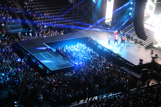 뉴저지 주 뉴어크 푸르덴셜 센터에서 열린 ‘KCON 2015 USA’ 행사에서 그룹 틴탑이 화려한 댄스로 관객을 사로잡고 있다.(사진=저작권자(c) 연합뉴스, 무단 전재-재배포 금지) 