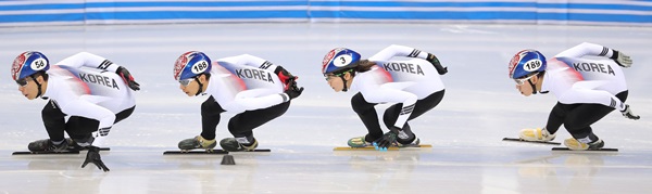 평창동계올림픽을 앞두고 쇼트트랙 훈련을 하고 있는 한국 국가대표 선수들.(출처=뉴스1)