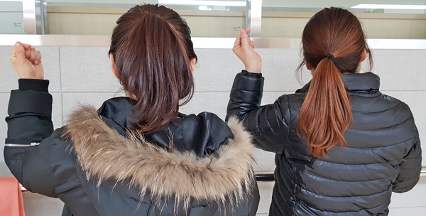 황가영 씨와 강명진(30대)는 돌봄지원이 더 활발하게 되길 바라며 작은 하트를 보냈다.