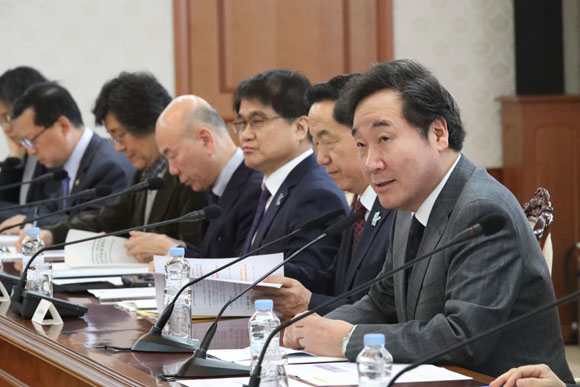 이낙연 국무총리가 5일 오후 서울 세종로 정부서울청사에서 열린 장애인정책 조정위원회에 참석해 발언하고 있다. (사진=저작권자(c) 연합뉴스, 무단 전재-재배포 금지)
