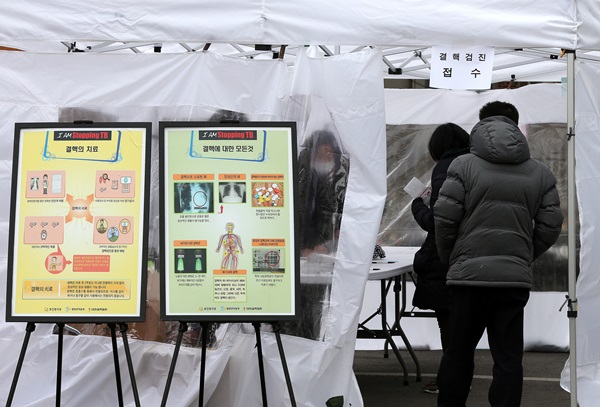 보건당국은 노량진 학원가 4만 명을 대상으로 일제 결핵검진을 실시하고 있다.(출처=뉴스1)