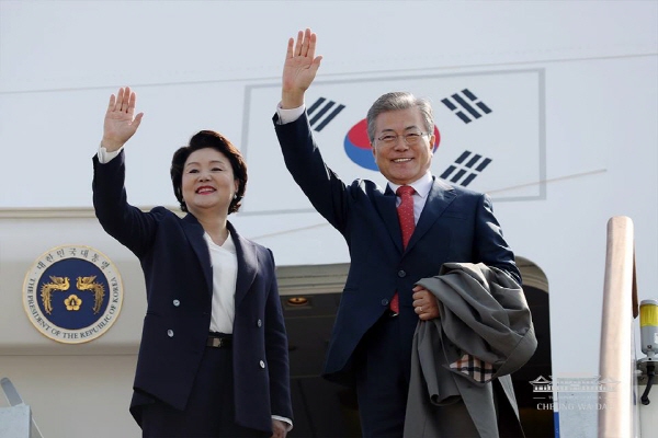 문재인 대통령은 지난 22일부터 28일까지 5박 7일간 일정으로 베트남과 UAE로 해외 순방을 다녀왔다.(사진=청와대 페이스북)