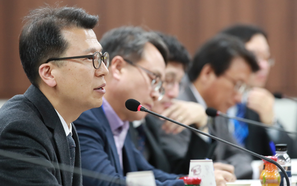 이주태 통일부 남북교류협력국장이 30일 오후 서울 세종대로 정부서울청사 통일부 대회의실에서 열린 ‘지자체 남북교류협력 협의체’ 회의에서 발언하고 있다. (사진=저작권자(c) 연합뉴스, 무단 전재-재배포 금지) 