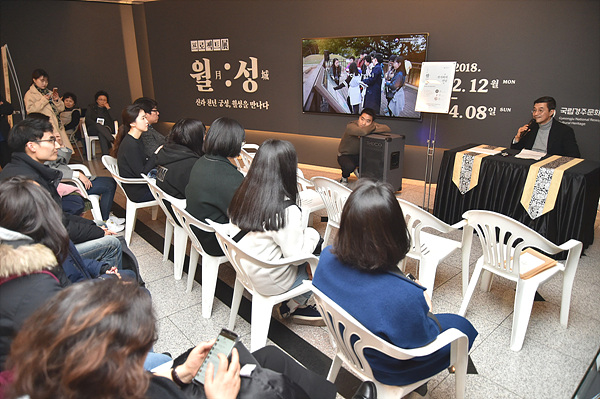 관람객들과의 만남.