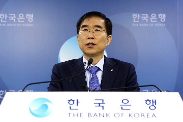 1인당 국민총소득(GNI)이 3만 달러에 거의 근접했다고 밝히는 한국은행 정규일 경제통계국장.(출처=뉴스1)
