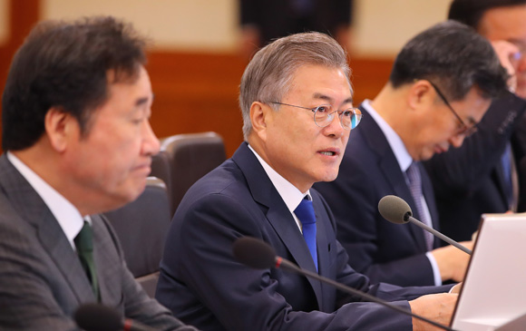 문재인 대통령이 10일 오전 청와대에서 열린 국무회의에서 발언하고 있다. (사진=저작권자(c) 연합뉴스, 무단 전재-재배포 금지)