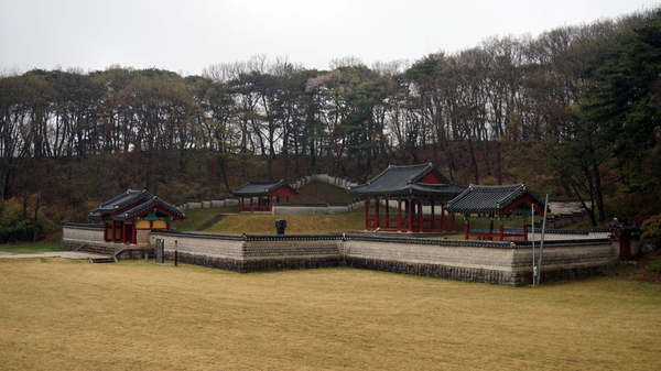 황산대첩비지에는 원래 크기보다 조금 더 크게 제작한 황산대첩비가 있다.