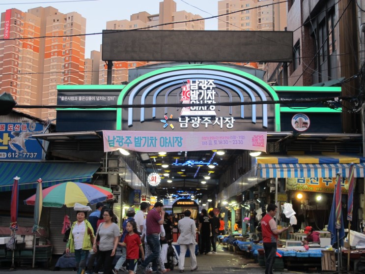 남광주 야시장은 청년 푸드트럭 운영으로 광주지역 대표 명소가 되었다. 