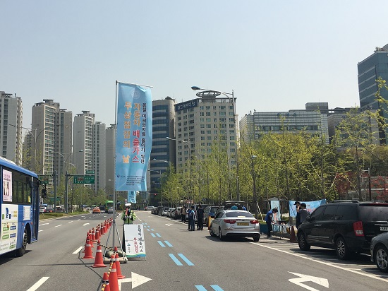 잠실에서 열린 자동차 배출가스 무상점검