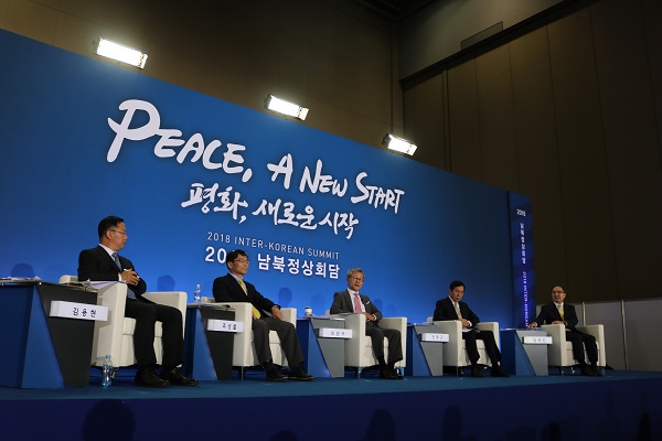<#3 만남 19시간 30분 전, 특별 토론회가 진행되다>