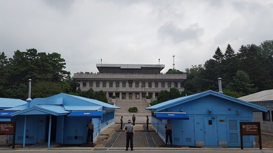이번 남북정상회담을 취재하며 2년전 방문했던 판문점에서의 기억이 떠올랐다.