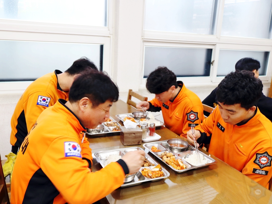 식사를 하다가도 사고가 나면 바로 출동을 해야한다