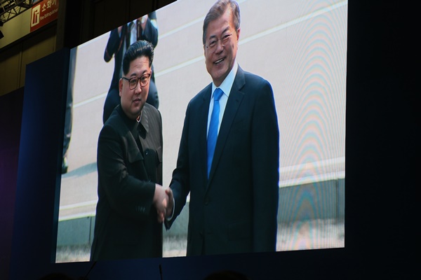 두 정상의 역사적인 만남