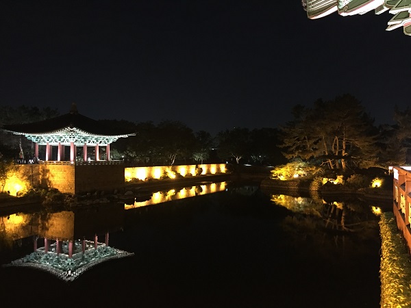 밤에 보면 더 아름다운 동궁과 월지.