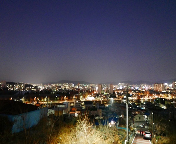 청춘발산마을 정상에서 바라본 아름다운 야경.