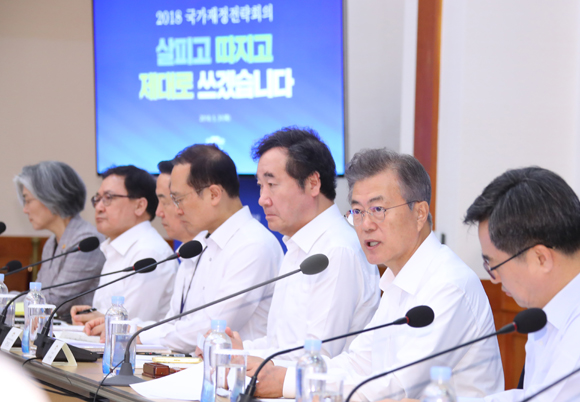 문재인 대통령이 31일 오후 청와대에서 열린 국가재정전략회의에서 발언하고 있다. (사진=저작권자(c) 연합뉴스, 무단 전재-재배포 금지)