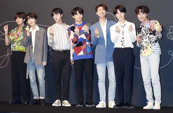 ‘톱 소셜 아티스트 상’ 수상을 위해 빌보드 어워드에 참석한 방탄소년단.(출처=뉴스1)