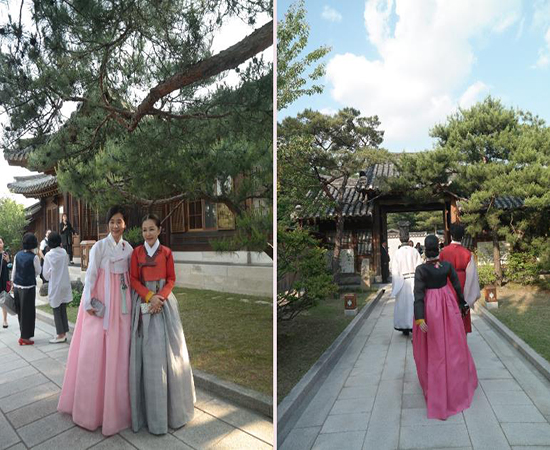 모든 행사를 마치고 기념촬영을 하고 있는 사람들