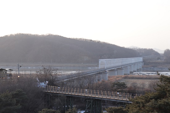파주 임진각에서 바라본 북녘 땅.  