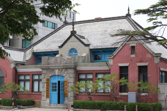 구)군산세관. 내부는 전시실로 활용되고 있습니다.