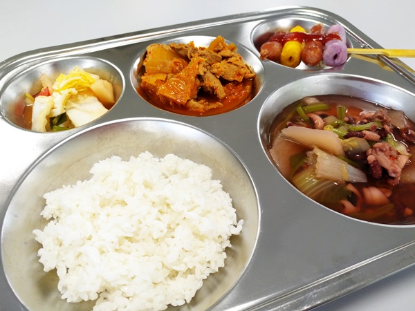 학교급식현장.