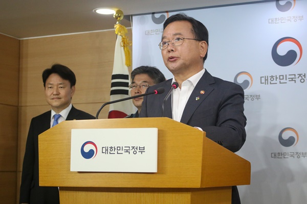 불법촬영 근절을 위한 정부의 구체적 실행 방안을 발표한 행정안전부 김부겸 장관